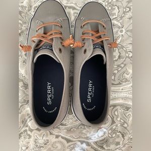 Women’s NWOT Sperry loafers